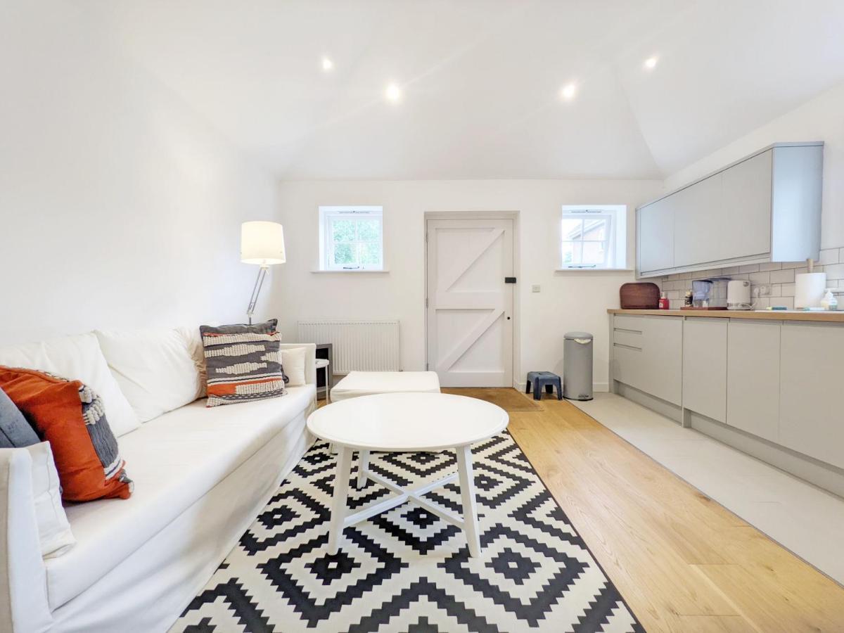 Little Maplewood, Tangmere Ngoại thất bức ảnh