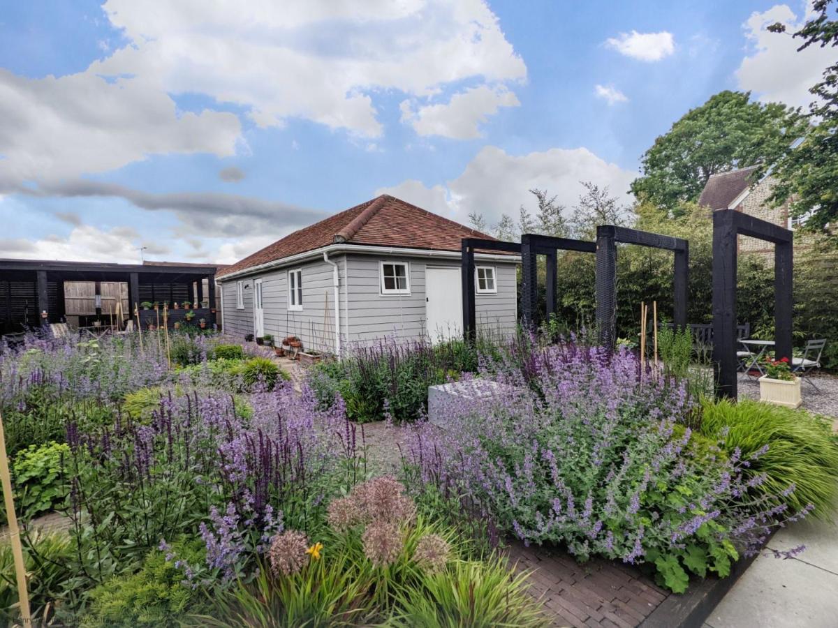 Little Maplewood, Tangmere Ngoại thất bức ảnh