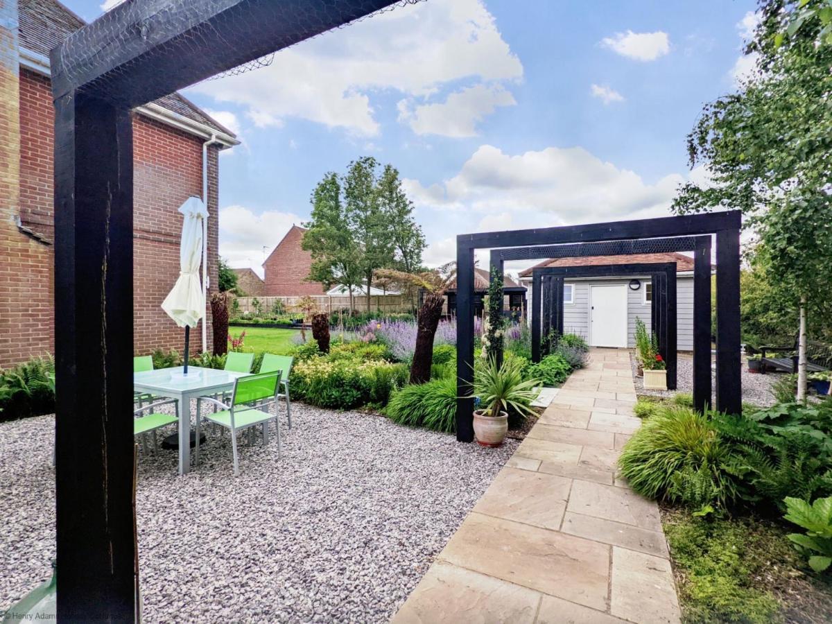 Little Maplewood, Tangmere Ngoại thất bức ảnh